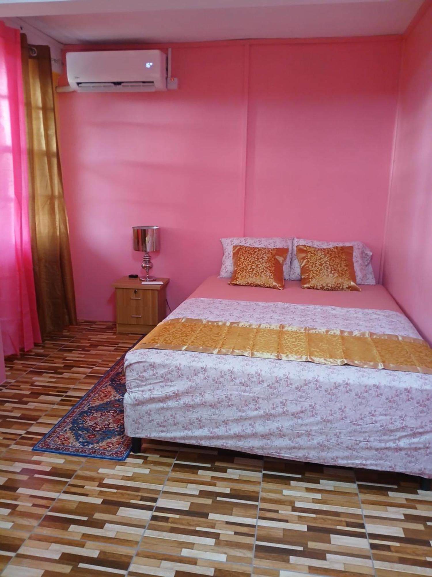 Natrue'S Haven Bed and Breakfast Marigot Exteriör bild