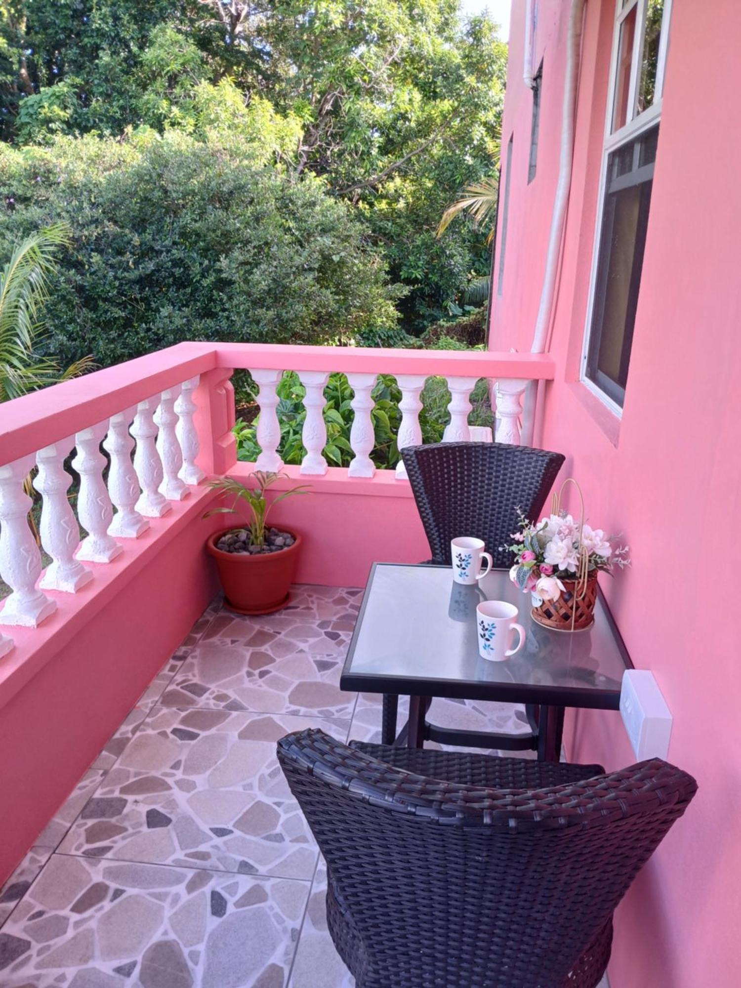 Natrue'S Haven Bed and Breakfast Marigot Exteriör bild